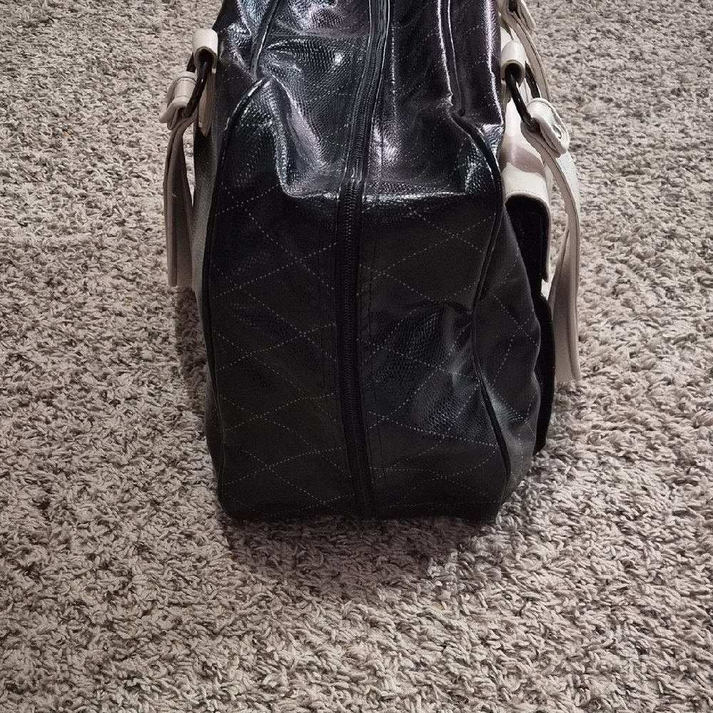 Mary Kay Black and Cream Quilted Travel Bag - Picture 6 of 8